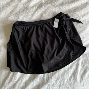 Old navy swim skirt bottom (L) NWT